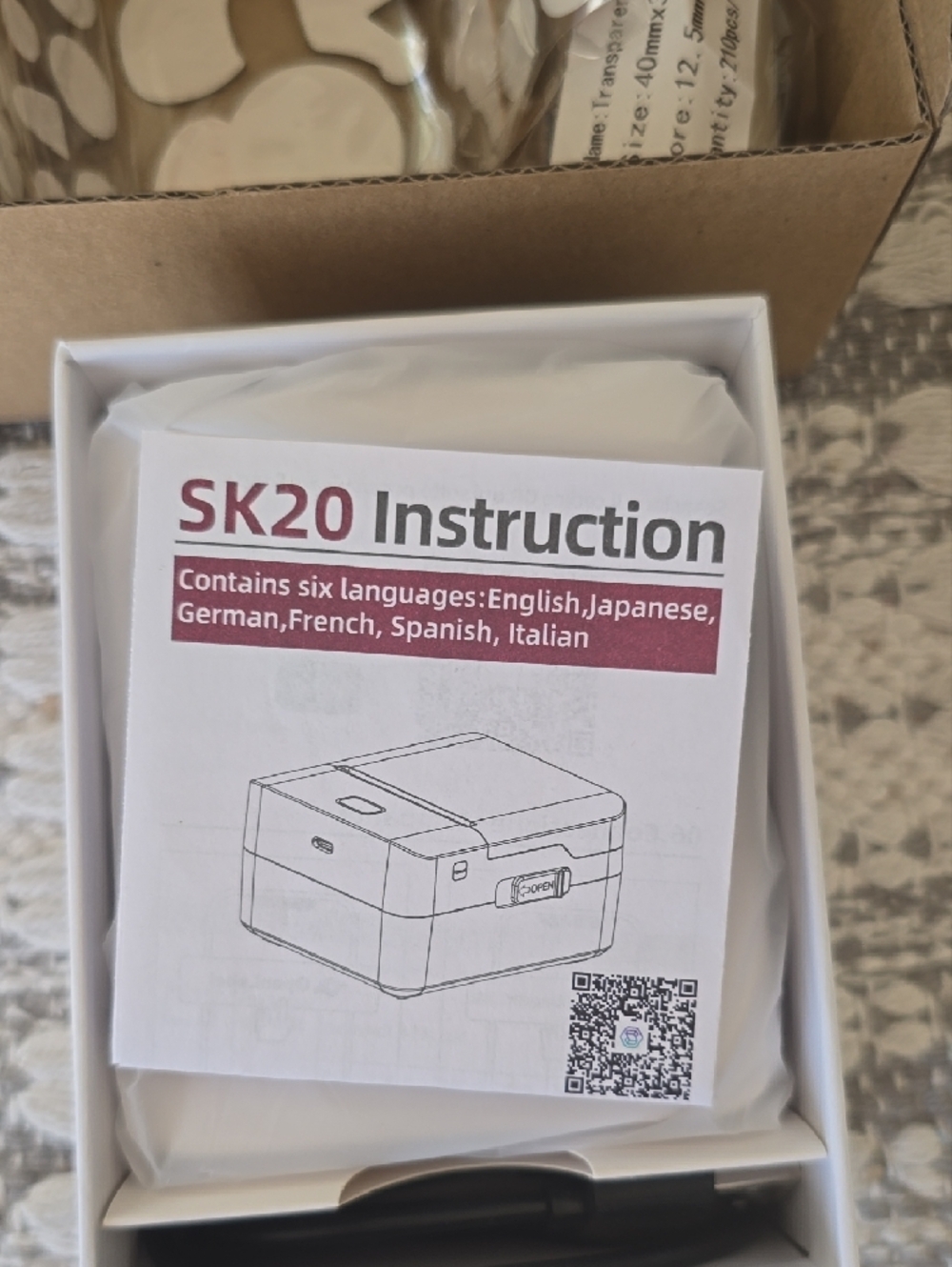 2 Inch Label Printer with White Label Rolls - Picture 4 of 8
